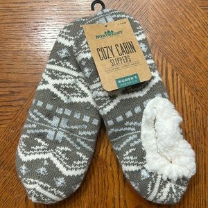 NWT Northeast Outfitters Aloe Infused Cozy cabin slippers